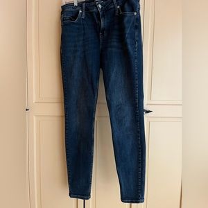 PAIR OF CALVIN KLEIN SKINNY JEANS 32 x 30.